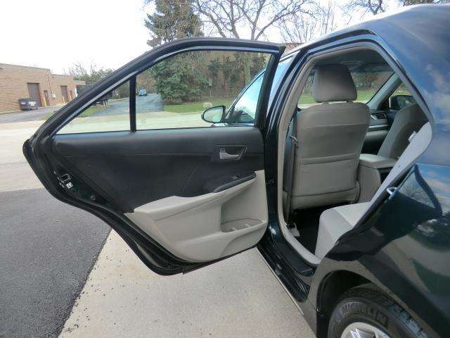 2014 Toyota Camry LE 31K Miles Backup Camera-Bluetooth-Clean CARFAX